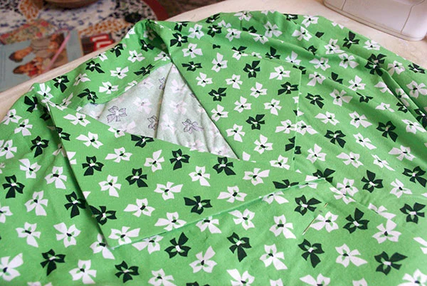 The finished collar section of the bodice