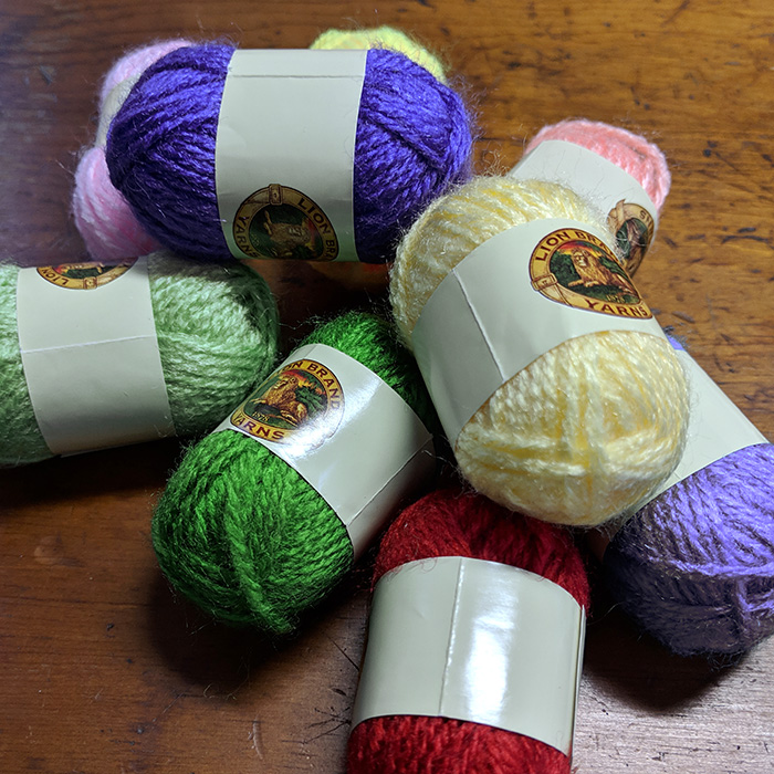 Mini yarn skiens