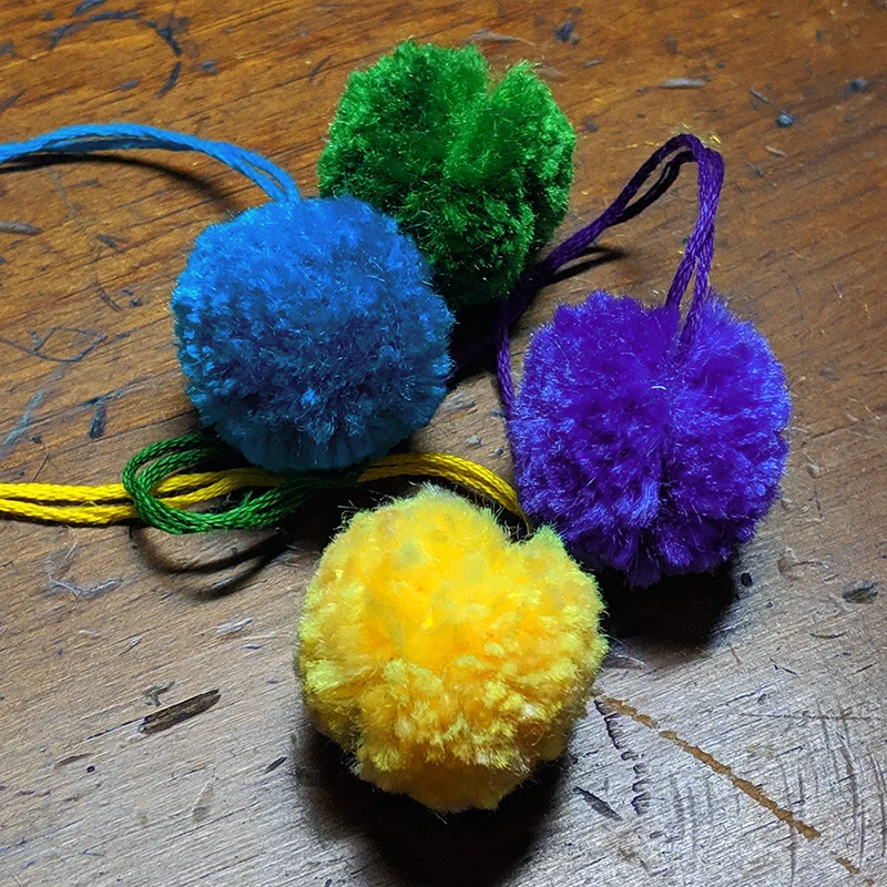 My finished pompoms for the necklace