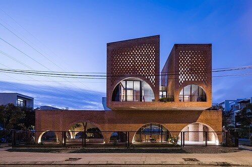 Cuckoo Coffee House by @tropical_space_architecture 
📸: Oki Hiroyuki
.
.
.
.
.

#foundarch #found #arch #architecture #diversity #architect #design #architecturelovers #archilovers #archdaily #archigram #photooftheday #architecturedesign #equityinar