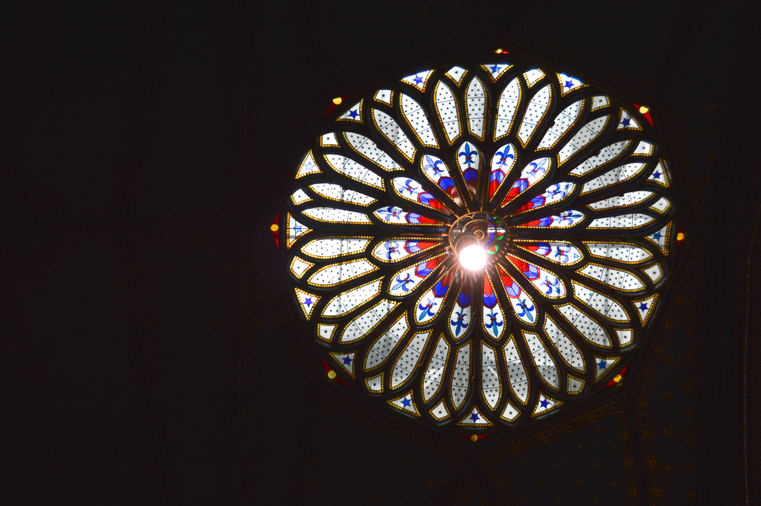 The basilica has several rose windows in the ceiling for ambient light, but they are not copies of the famous rose window in Paris.