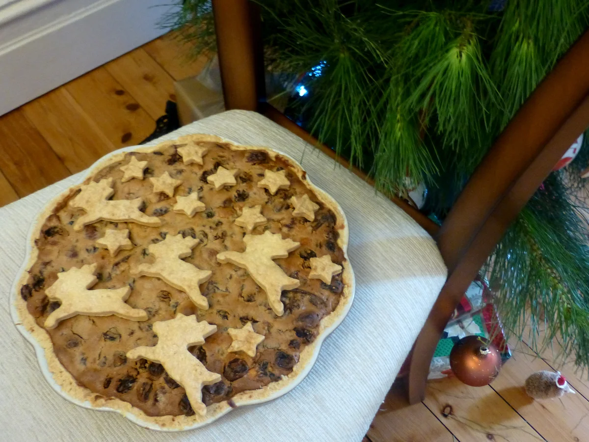 My Mince Pie Tartlet is ready to eat with a festive twist of leaping reindeer through a starry pastry sky. 