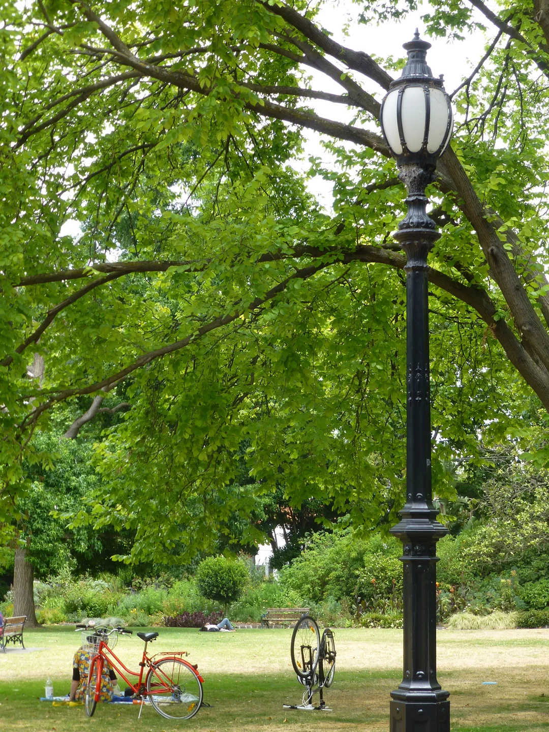 The park was a popular rest spot for families and cyclists 