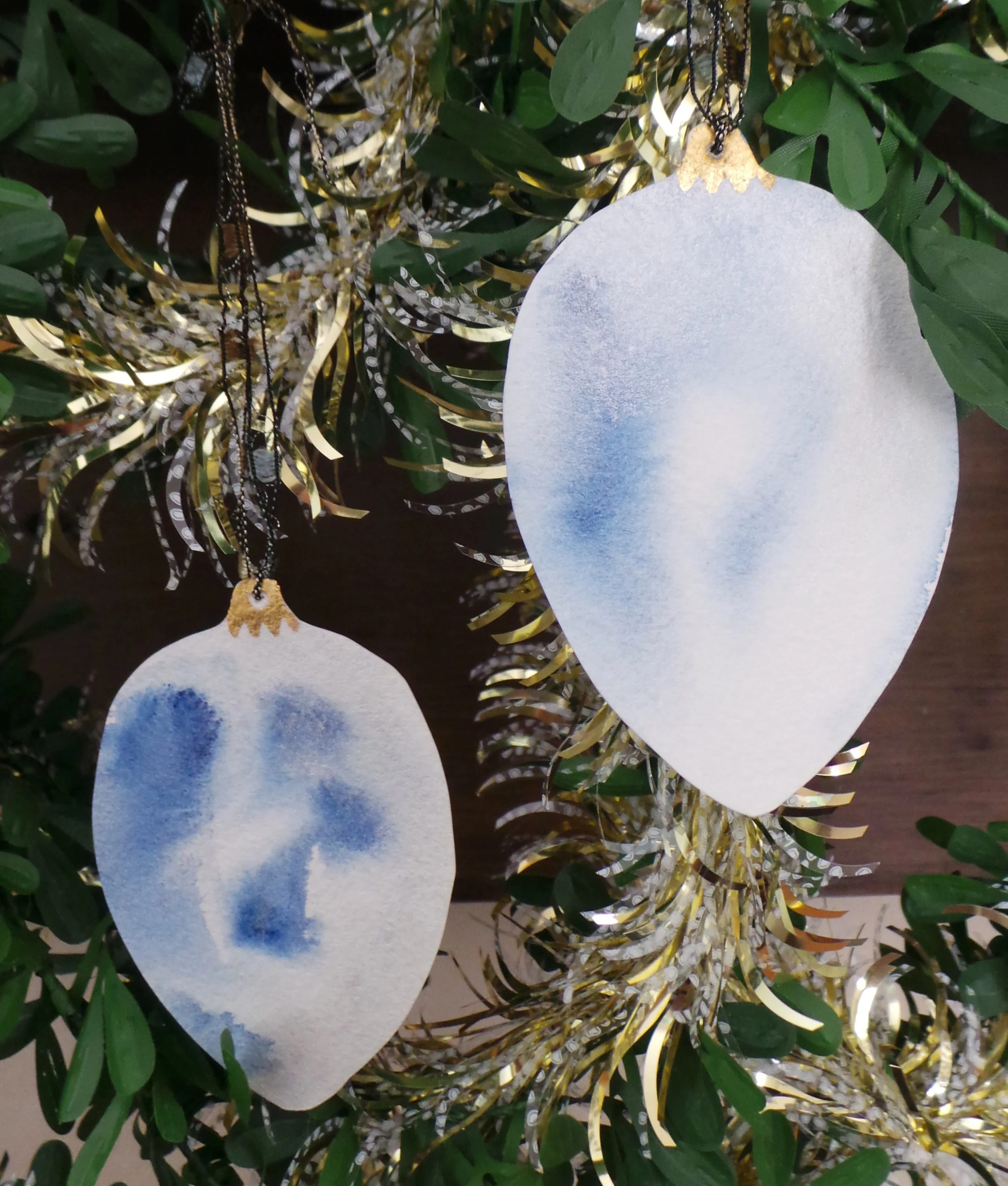 Christmas-Bauble-sapphire1.jpg