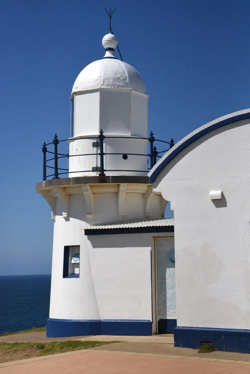 point-tacking-lighthouse-2.jpg