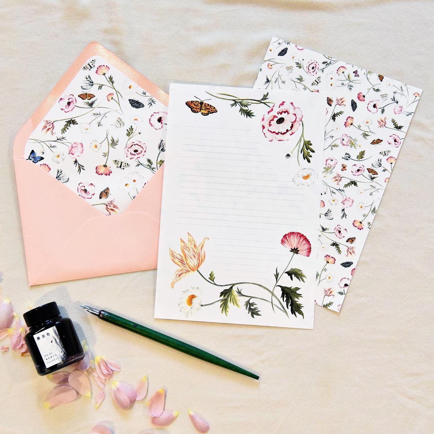 For Courtney&rsquo;s wedding I created a custom designed notepaper with matching lined envelopes. The pattern is inspired by the floral motifs on Courtney&rsquo;s wedding dress. It was a challenge to create something that was inspired by an existing 