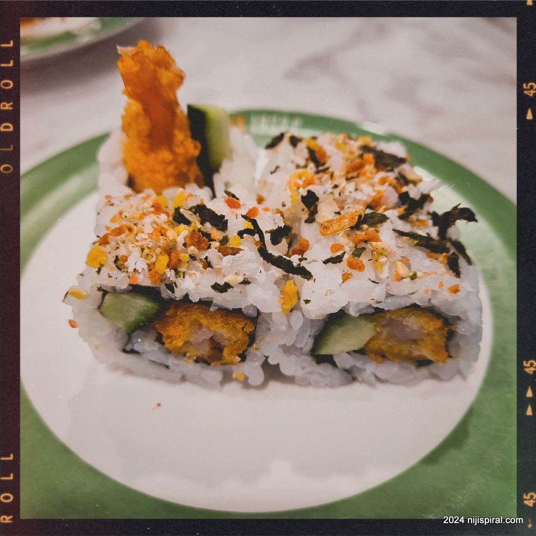 Weekly Photo: Tempura Prawn Sushi

This is a tempura prawn sushi with cucumber. I don&rsquo;t think I&rsquo;ve eating a bad prawn and lucky it always taste so nice.
I wish I could deep fry at home and have similar taste. But when I deep fry at home, 