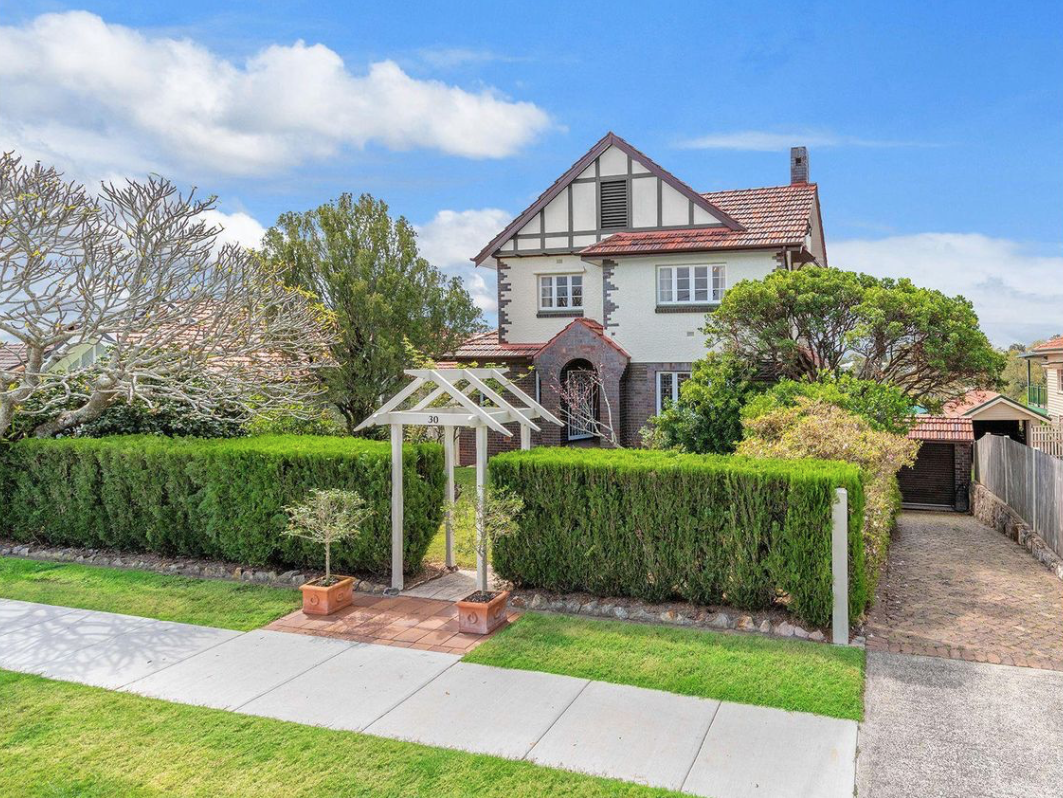 30 Percival Tce, Holland Park $1,420,000