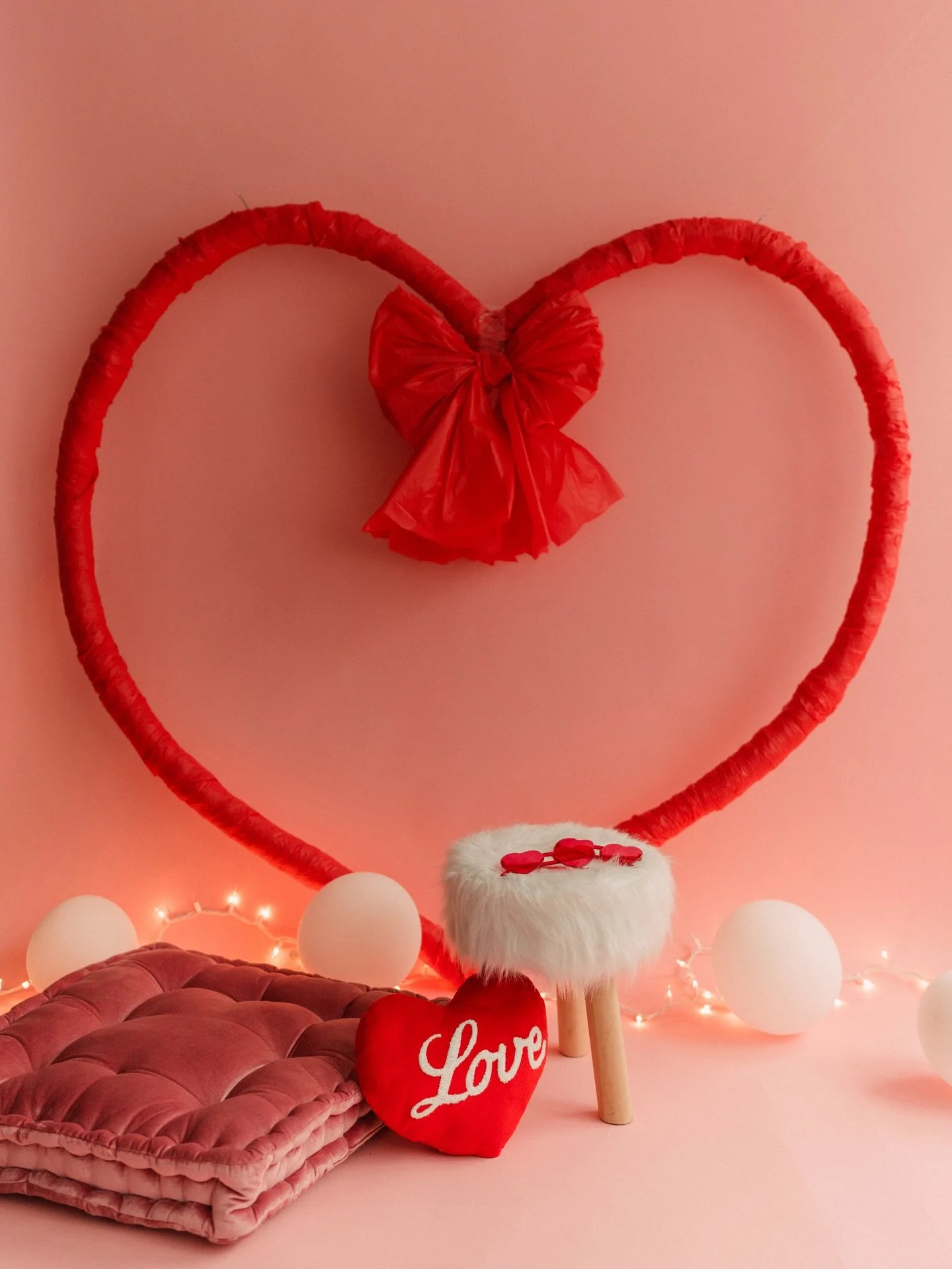 valentine minis are live! feb 7th &amp; 8th in my studio in downtown ann arbor - link to book in bio!

The session is designed with kids in mind: quick, fun, and full of heart. Perfect for capturing sweet expressions, big smiles, and love-filled mome