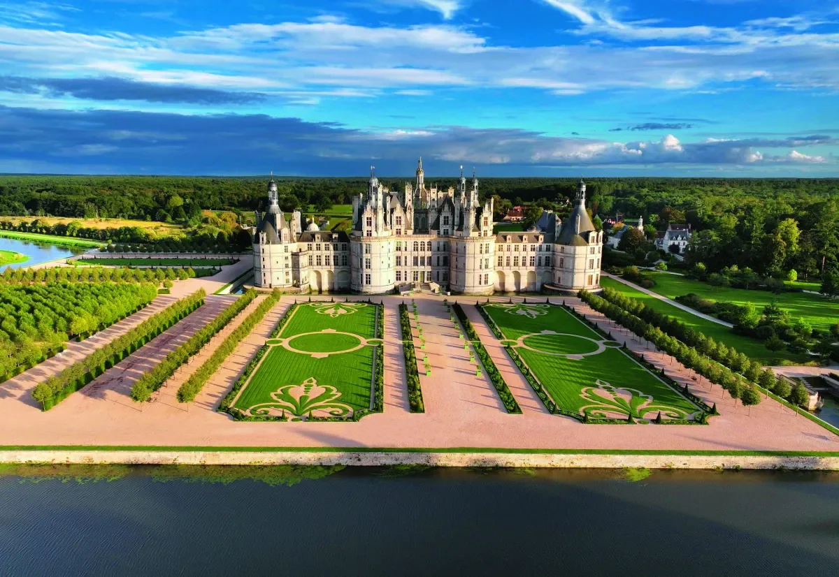 Castles of the Loire Valley, a French novel
