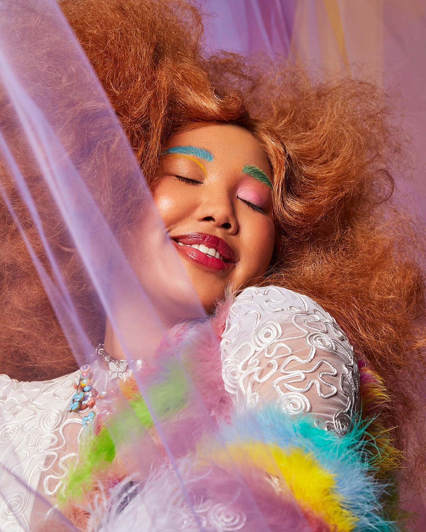 Set Adrift on Memory Bliss 🌁 More dreamshots from our Four Elements Beauty shoot.
Photo: Jessica Pettway @jesspettway
Hair: Isaac Davidson @isaacdavidsonhair
MUA: Ehlie Luna @ehlieluna
Set Design: JJ Chan @JJchanstudio
Wardrobe: Sequine @sequ