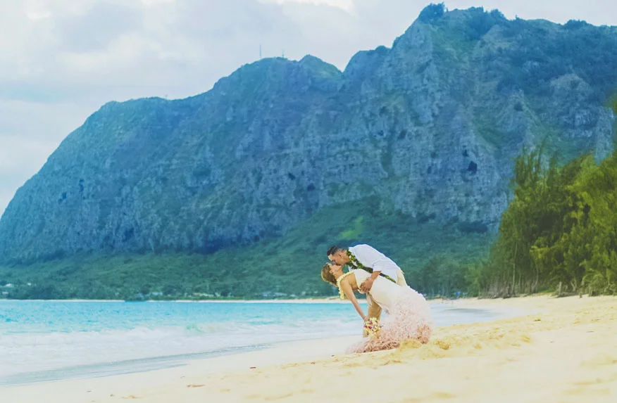 Julia + Jay { Gorgeous intimate Hawaiian wedding at Waimanalo beach}