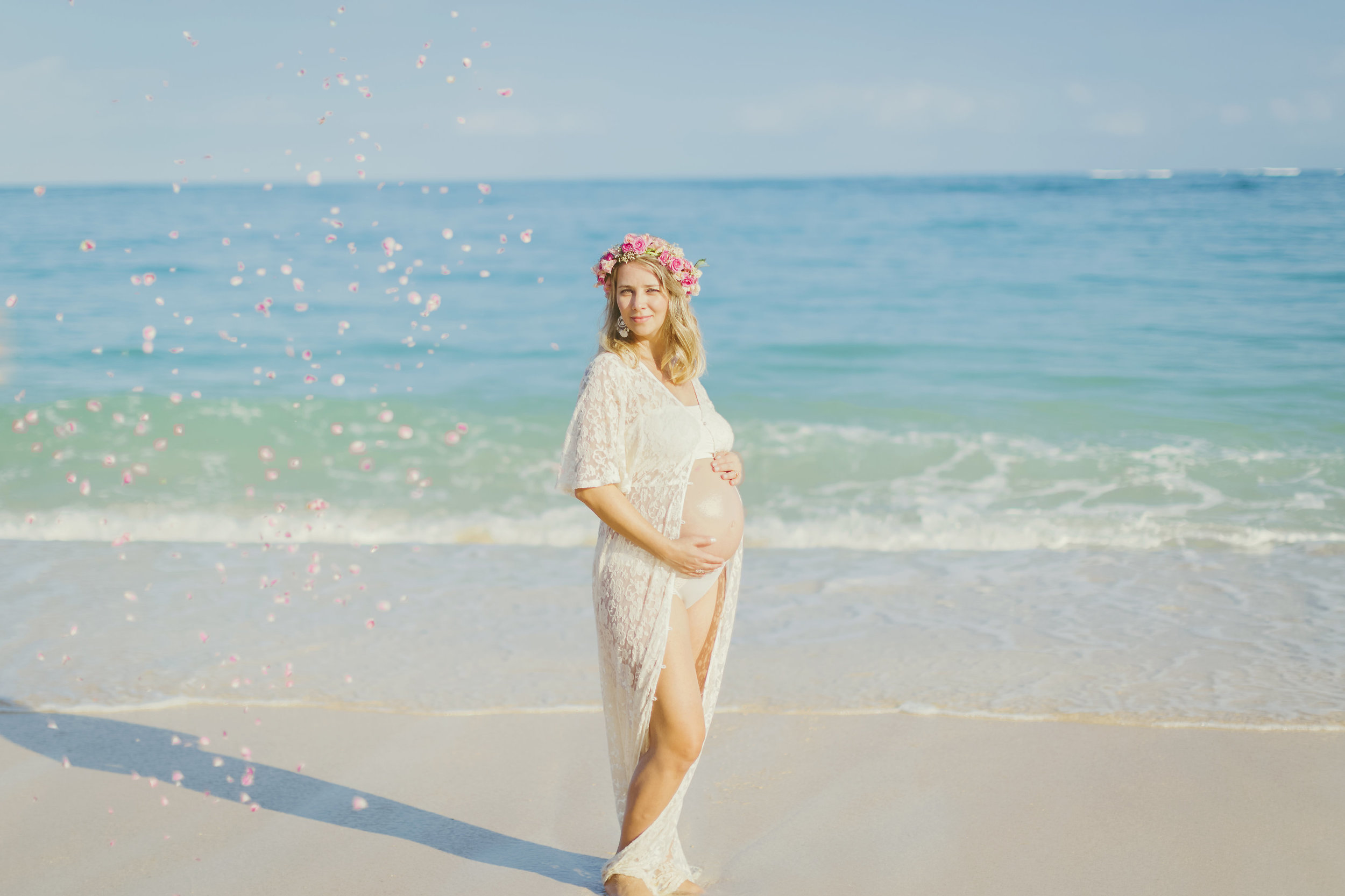 angie-diaz-photography-maui-family-maternity-kanaha-beach-13.jpeg