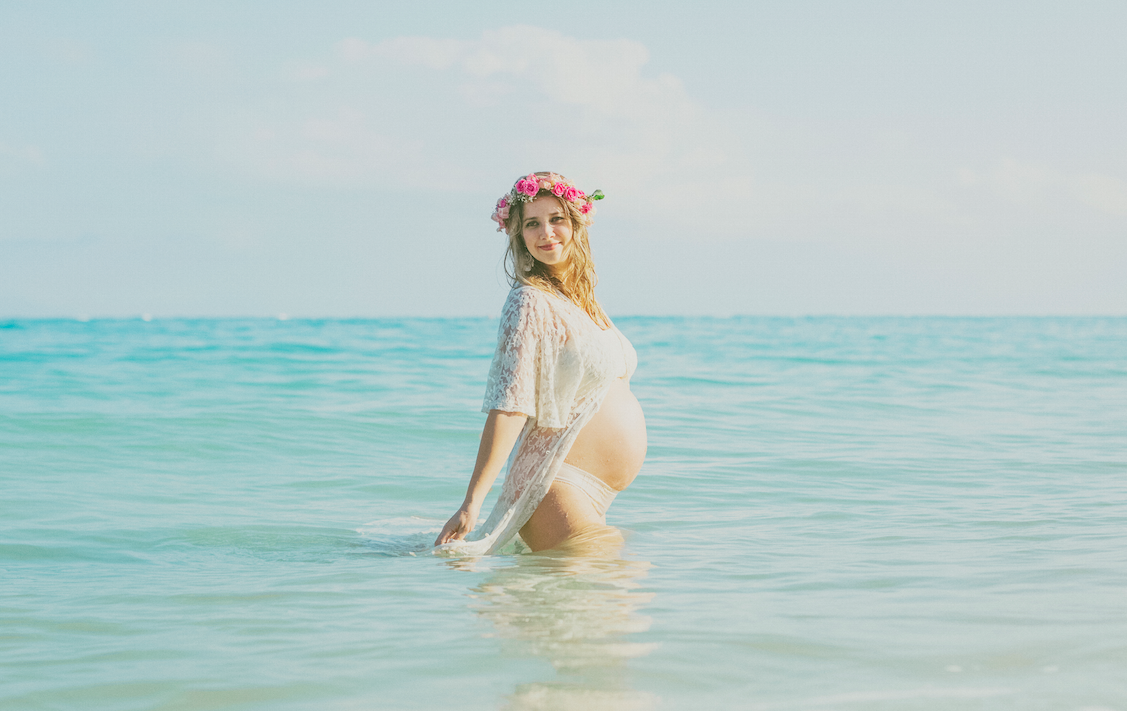 Maternity + Family Portrait Fun at Kanaha Beach Park in the shores of Maui