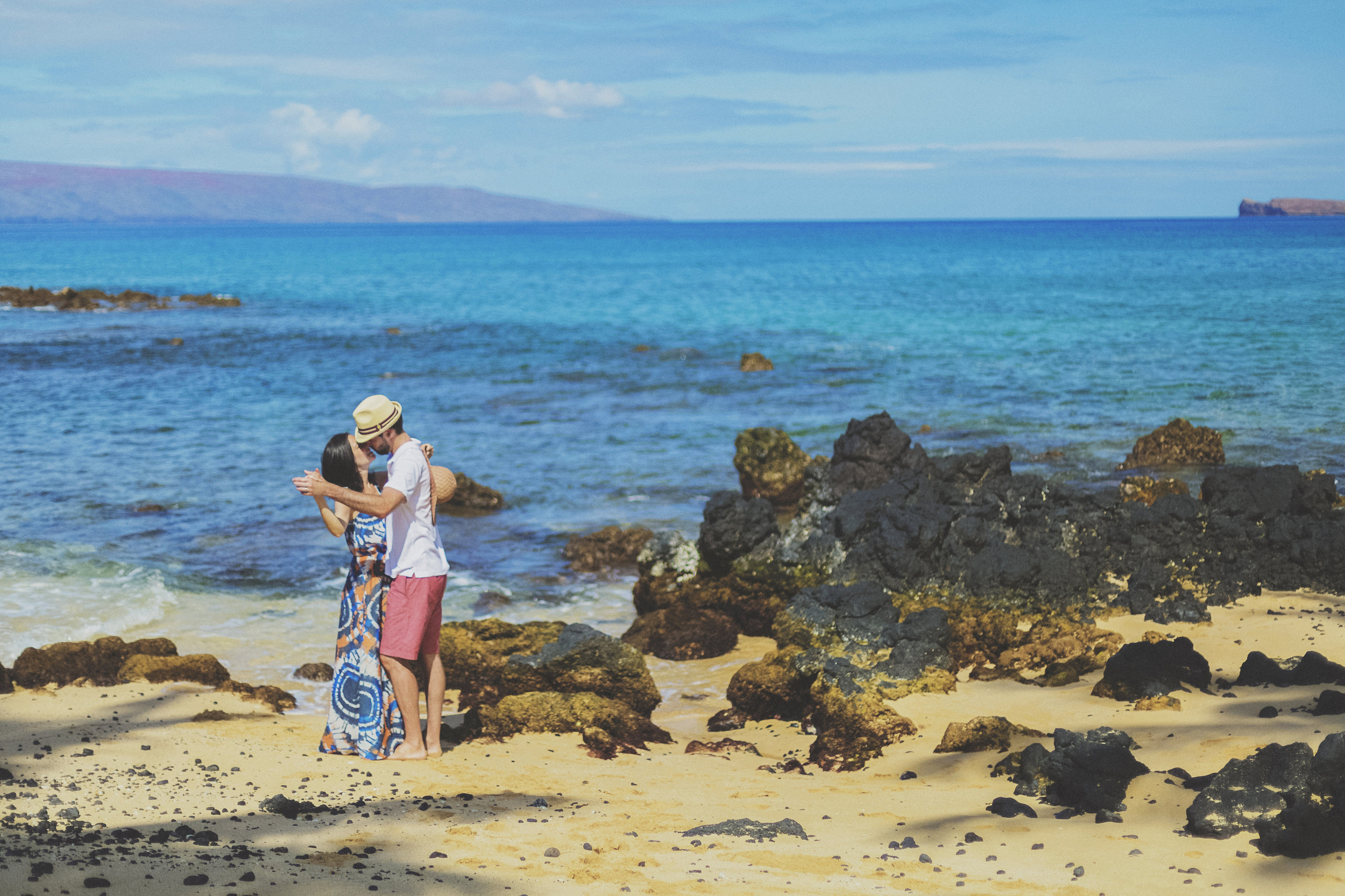 angie-diaz-photography-maui-beach-honeymoon-photographer-10.jpg