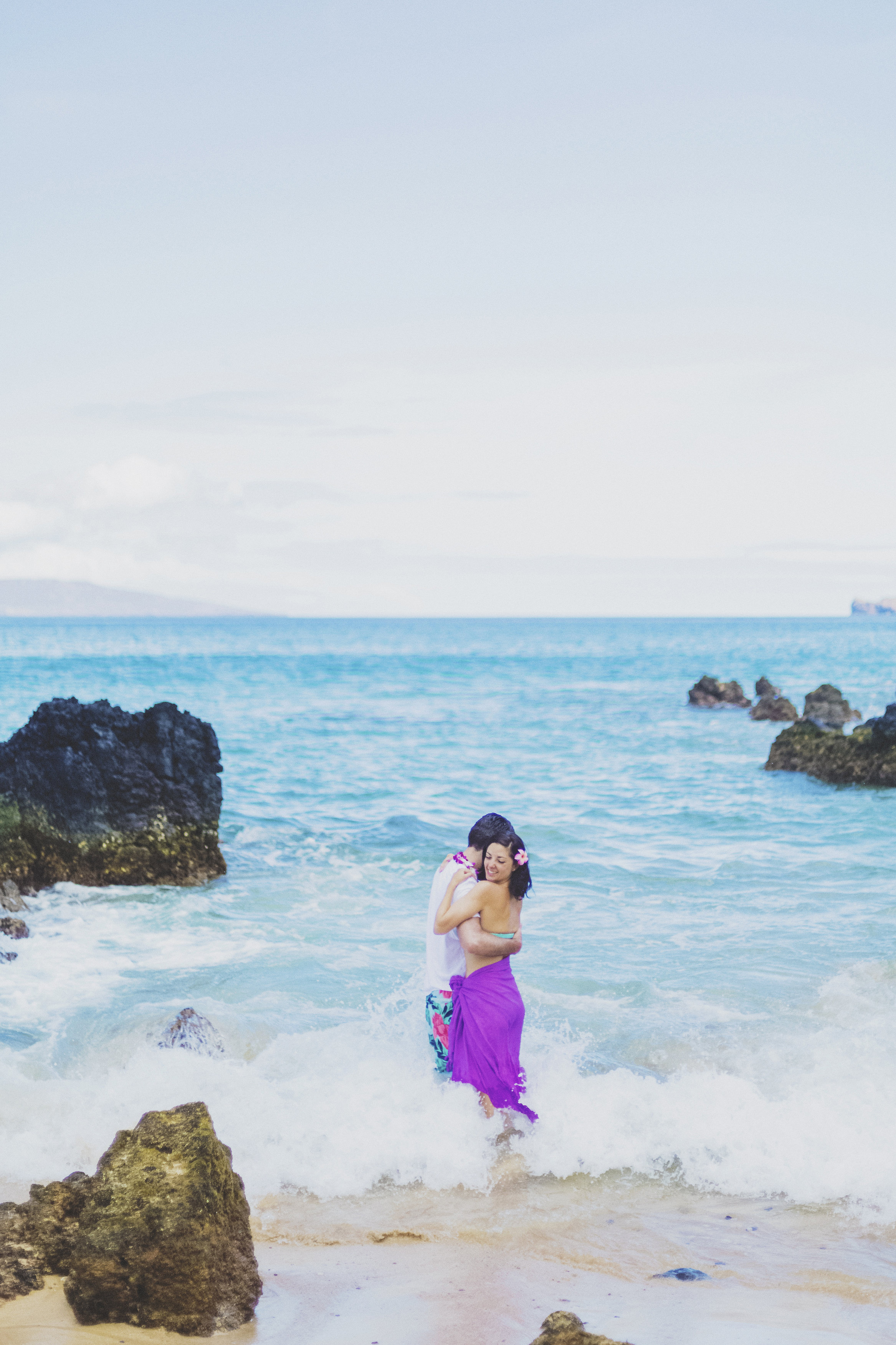 angie-diaz-photography-maui-beach-honeymoon-photographer-12.jpg