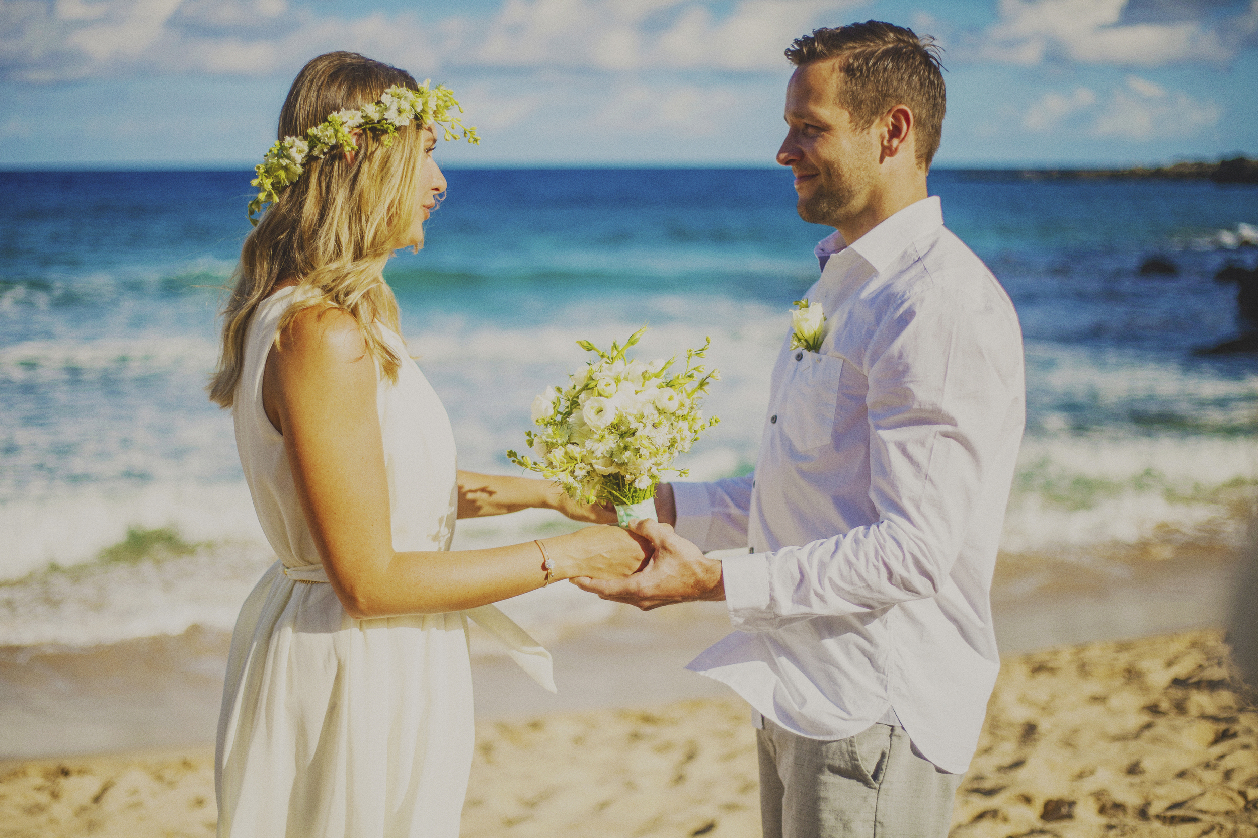 angie-diaz-photography-maui-elopement-oneloa-ironwoods-beach-2.jpg