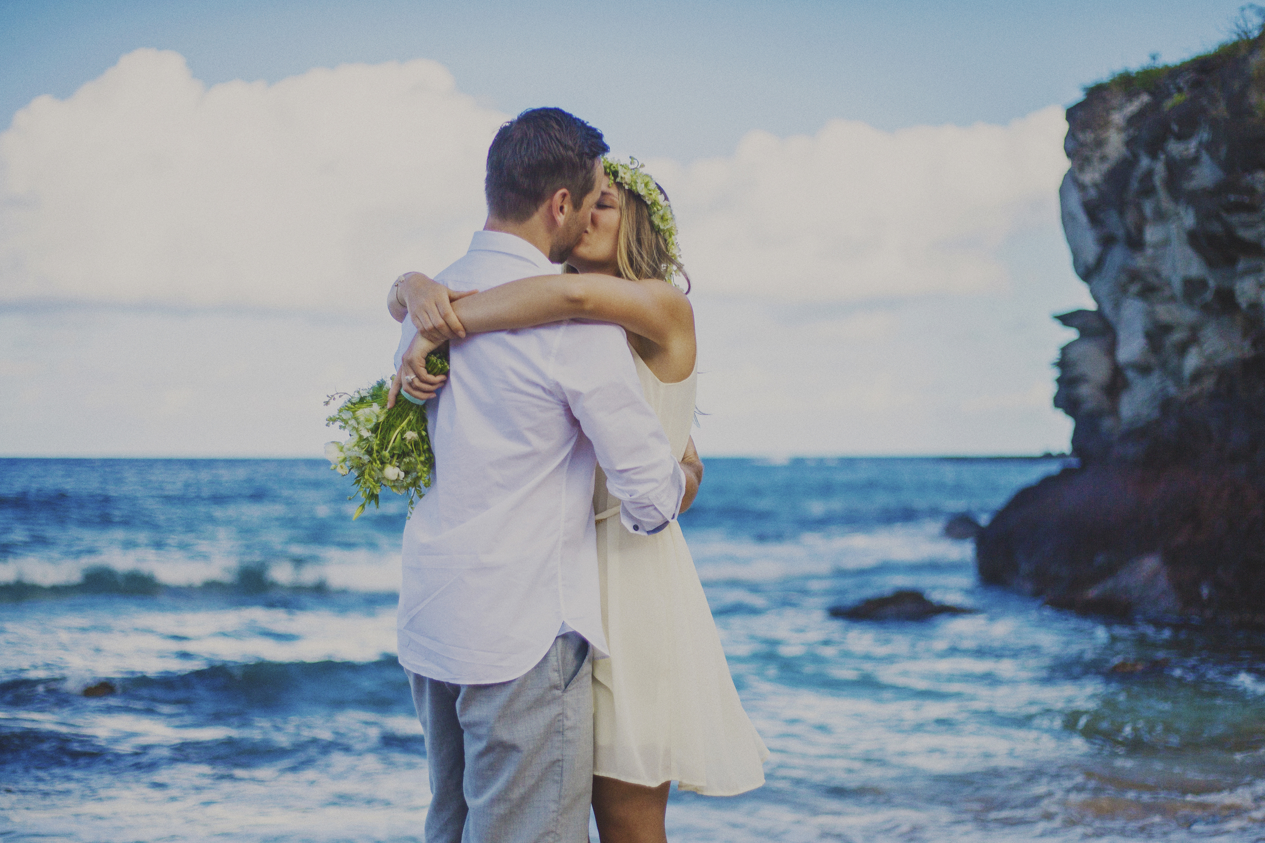 angie-diaz-photography-maui-elopement-oneloa-ironwoods-beach-9.jpg