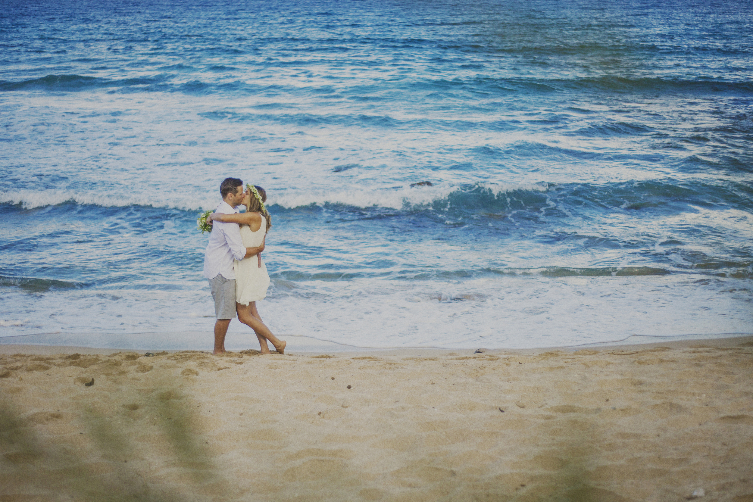 angie-diaz-photography-maui-elopement-oneloa-ironwoods-beach-10.jpg