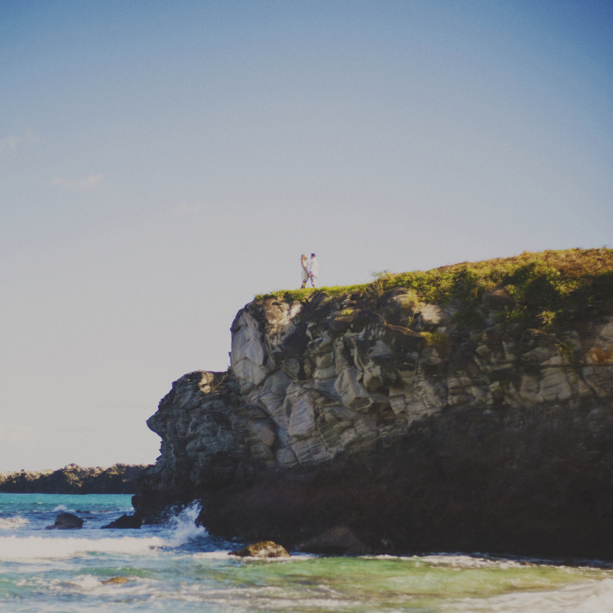 angie-diaz-photography-maui-elopement-oneloa-ironwoods-beach-12.jpg