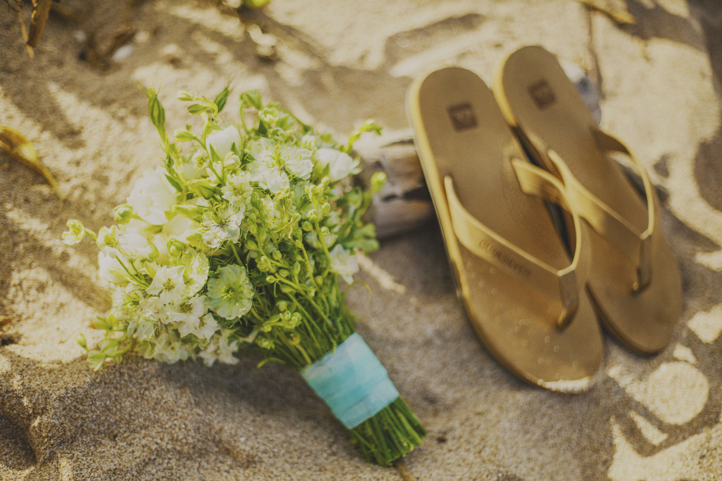 angie-diaz-photography-maui-elopement-oneloa-ironwoods-beach-14.jpg