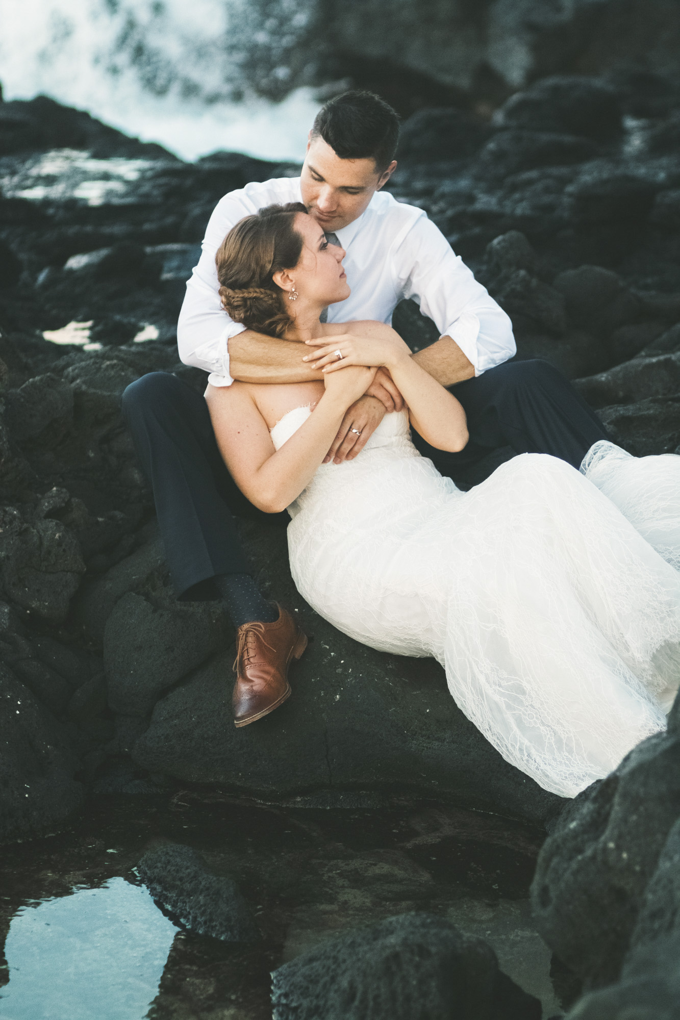 Hawaii destination beach Wedding Photographer.jpg