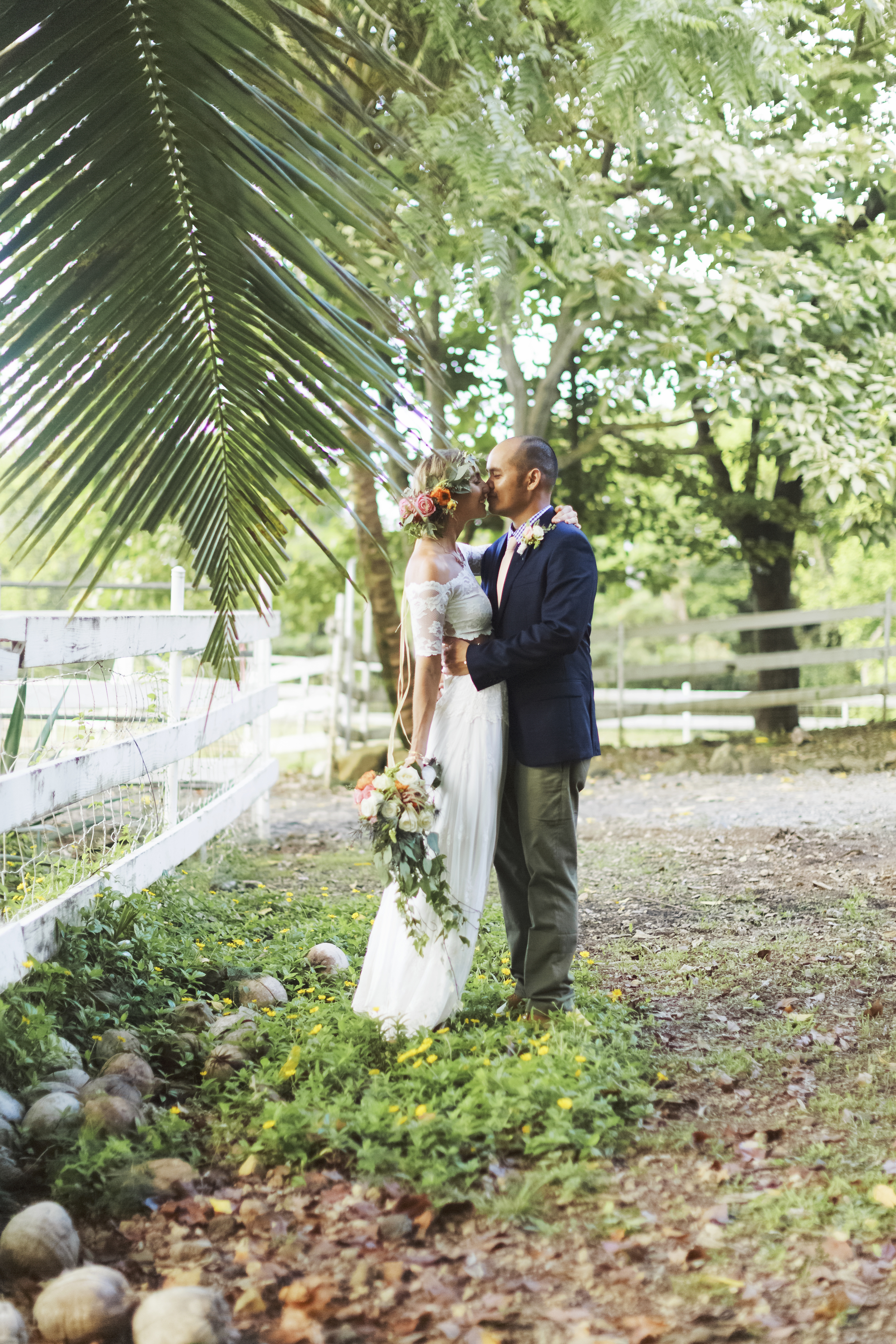 angie-diaz-photography-oahu-hawaii-wedding-tradewinds-ranch-79.jpg