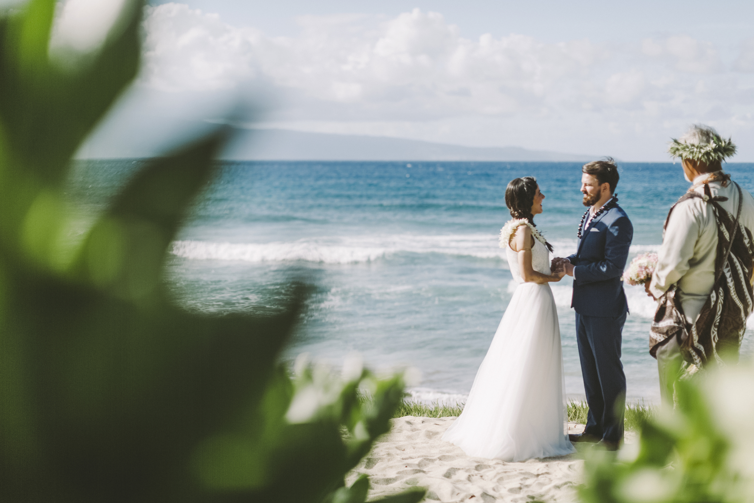 angie-diaz-photography-maui-wedding-ironwoods-beach-18.jpg