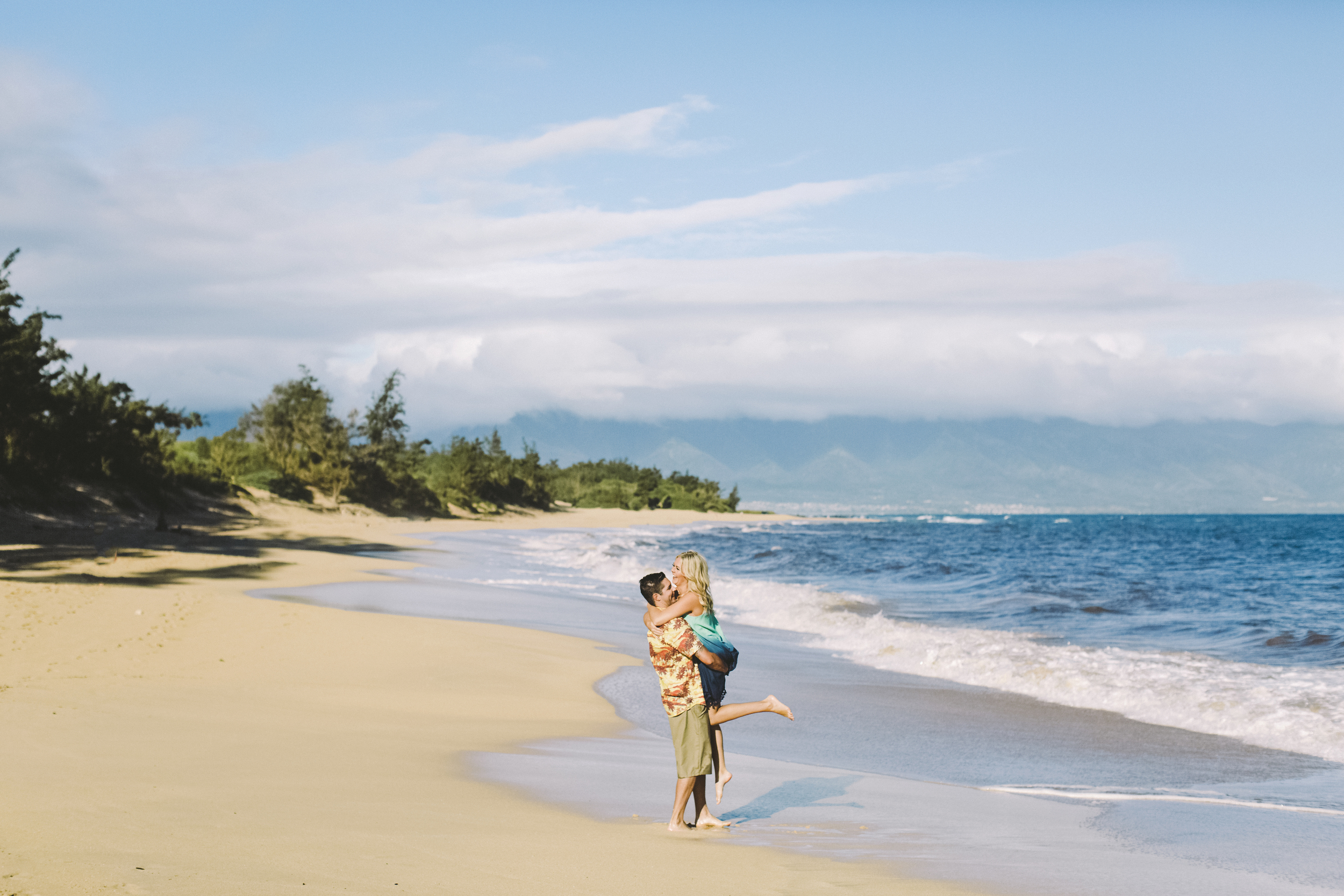 angie-diaz-photography-maui-engagement-photographer-8.jpg