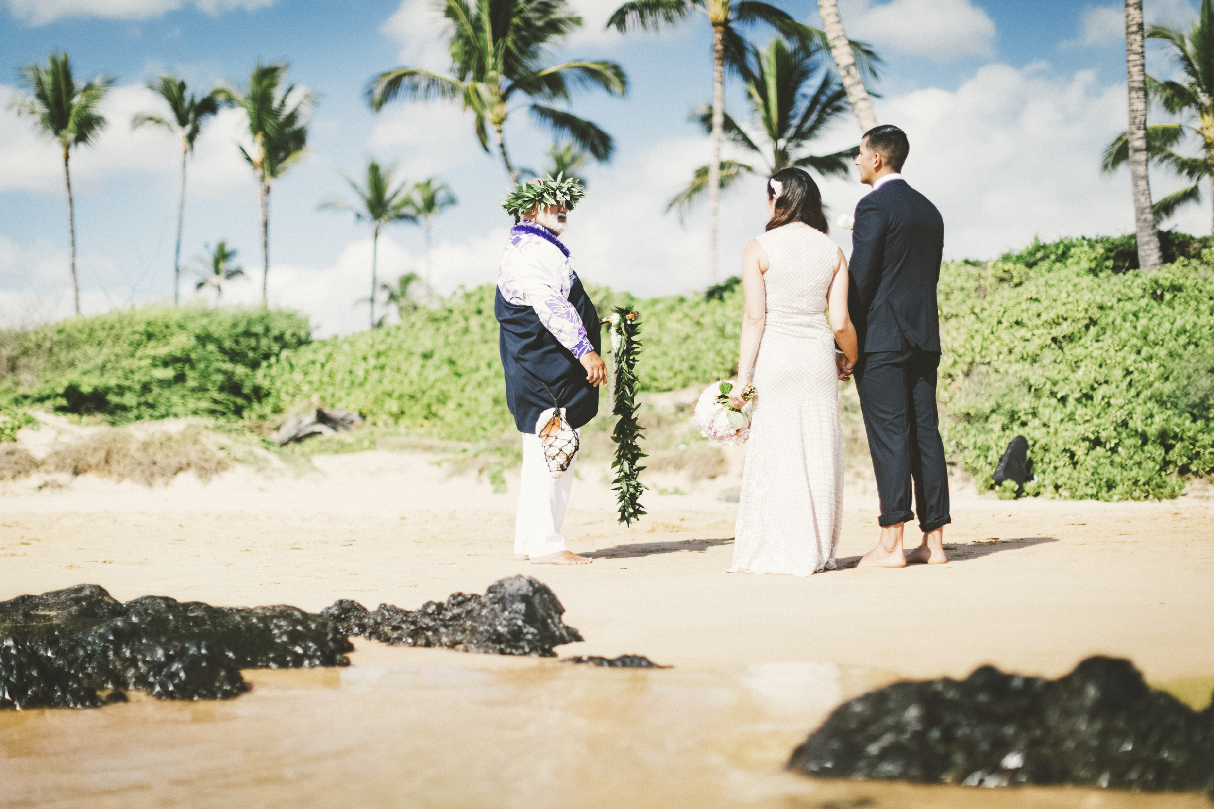 angie-diaz-photography-mokapu-beach-maui-elopement-22.jpg