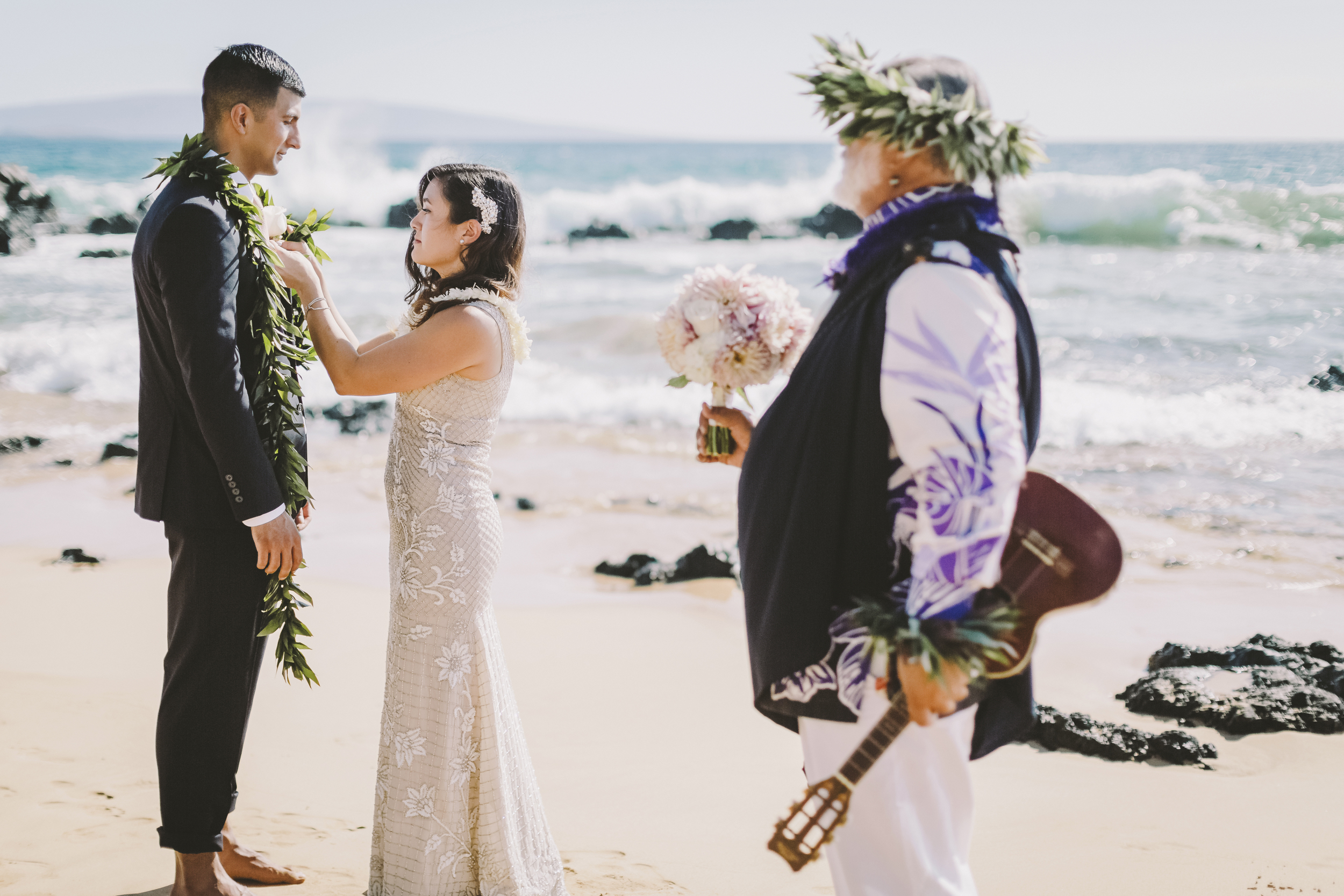 angie-diaz-photography-mokapu-beach-maui-elopement-26.jpg