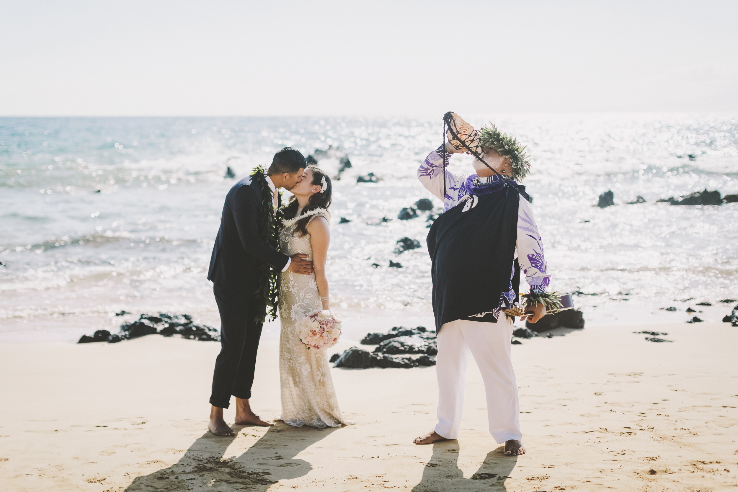 angie-diaz-photography-mokapu-beach-maui-elopement-35.jpg