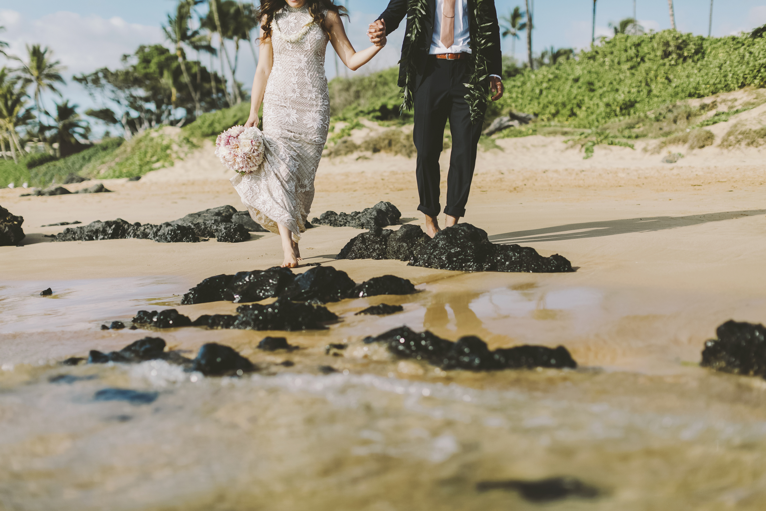 angie-diaz-photography-mokapu-beach-maui-elopement-39.jpg