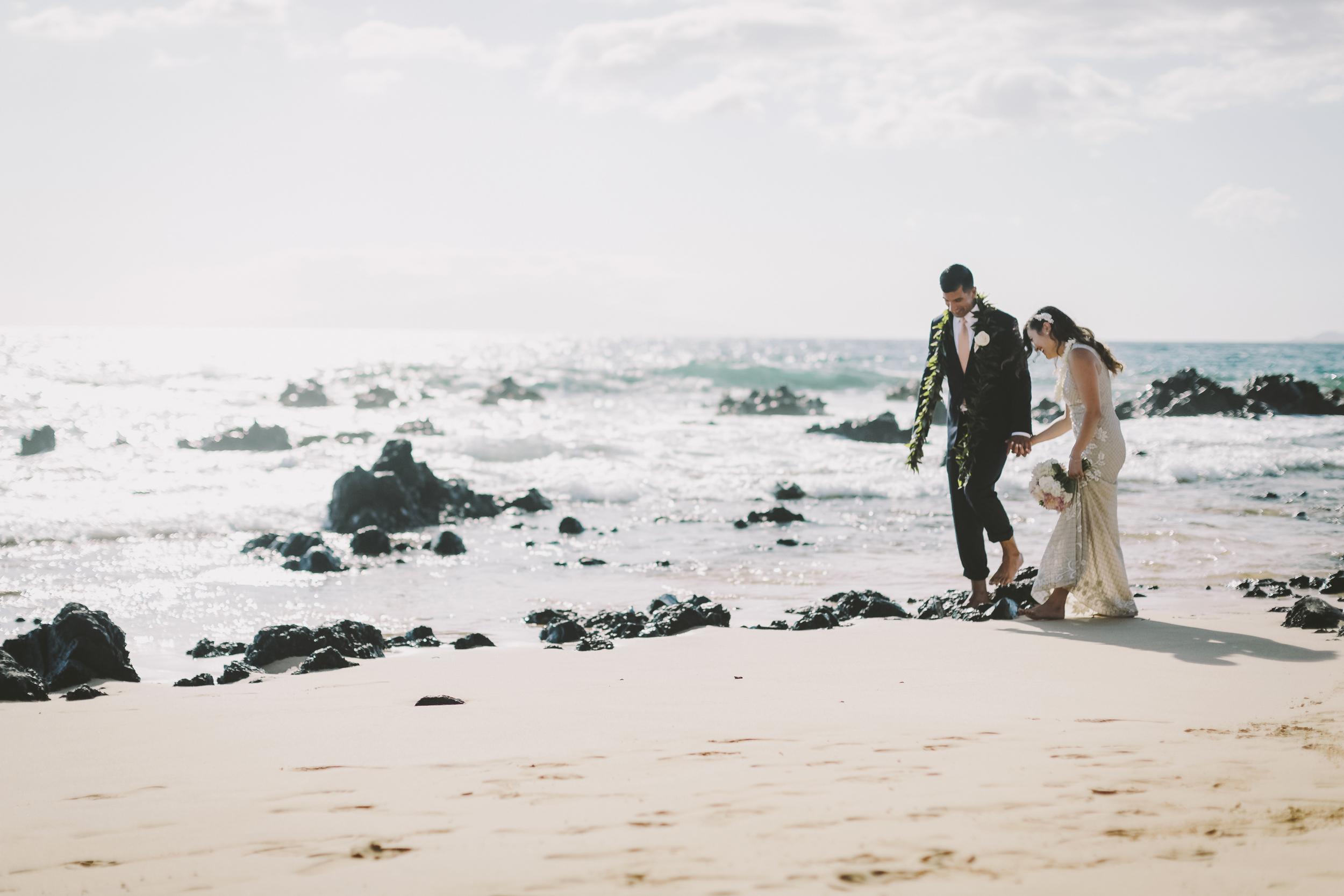 angie-diaz-photography-mokapu-beach-maui-elopement-40.jpg