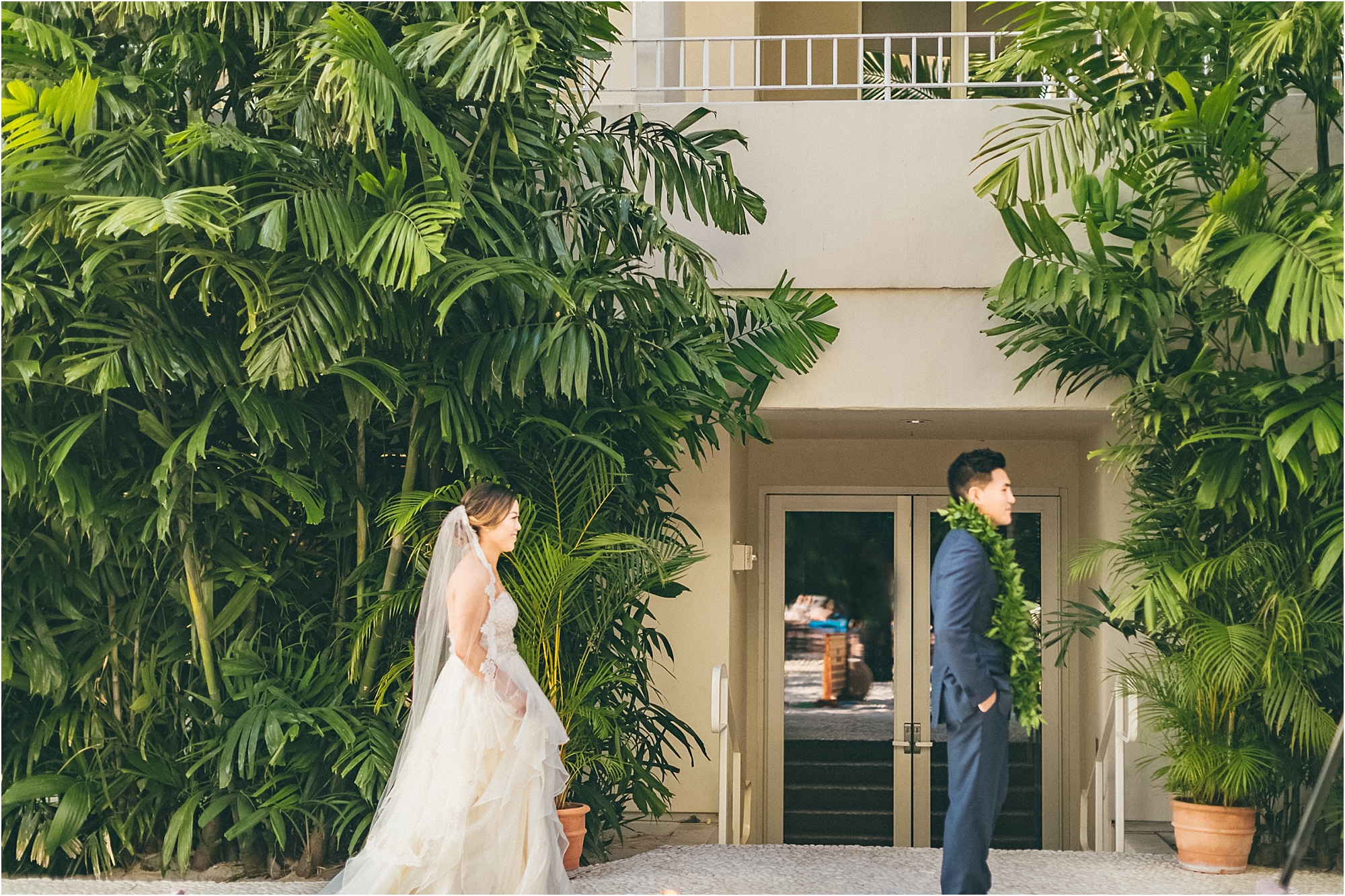 angie-diaz-photography-modern-honolulu-oahu-destination-wedding_0052.jpg