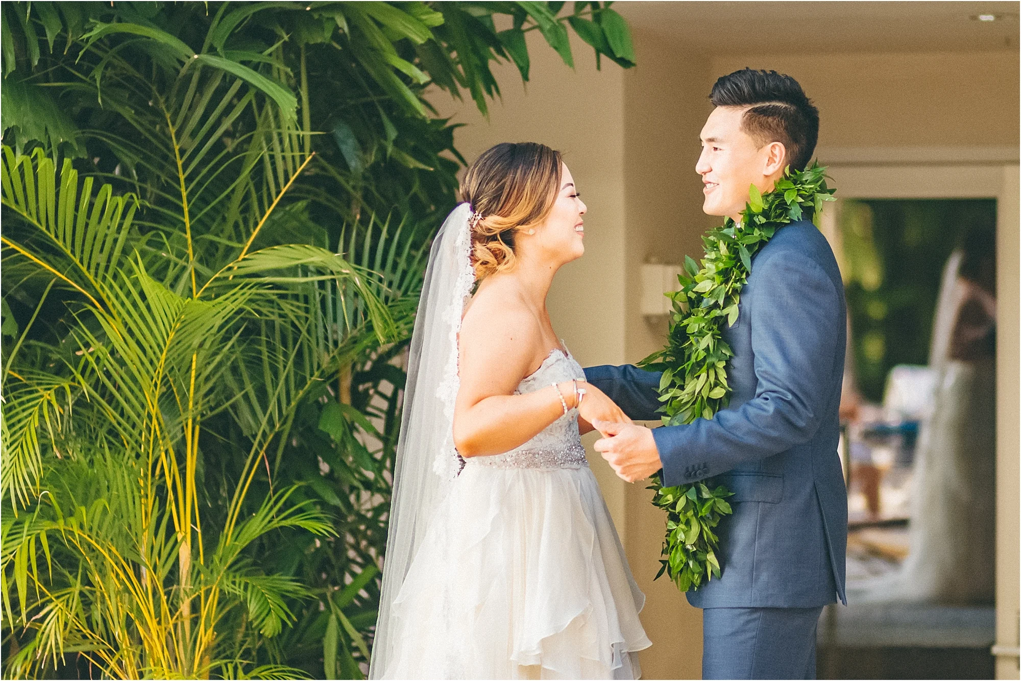 angie-diaz-photography-modern-honolulu-oahu-destination-wedding_0054.jpg