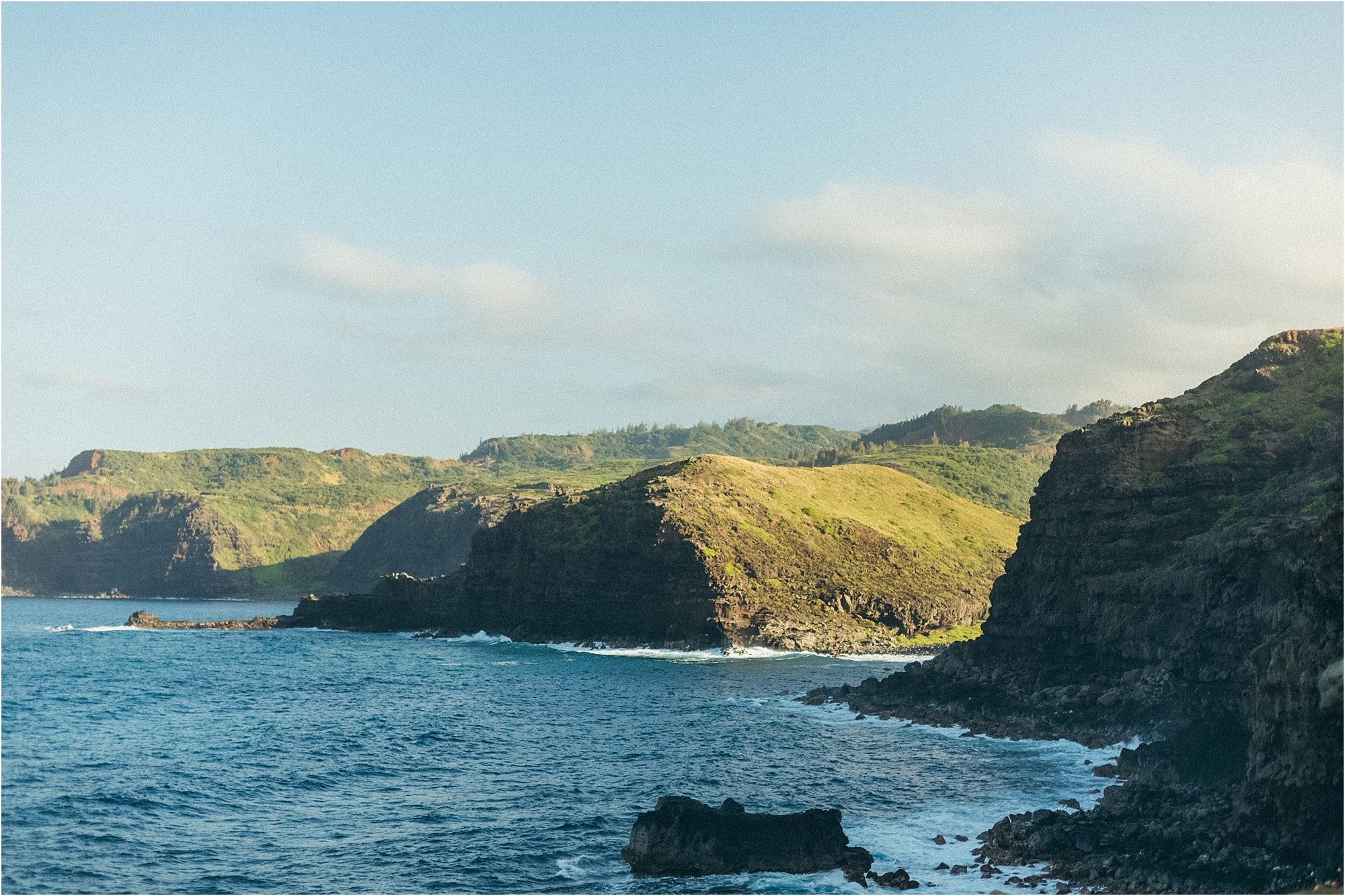 angie-diaz-photography-maui-wedding-nakalele-blowhole_0002.jpg