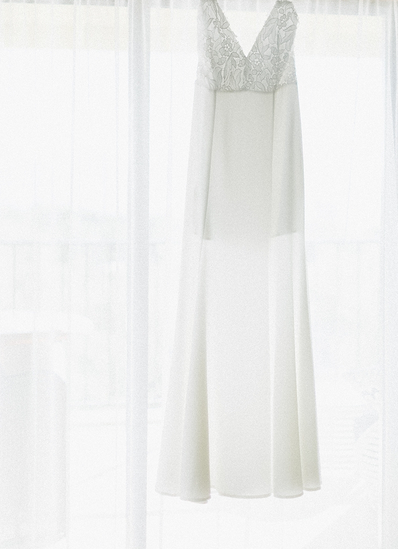 simple chic white stunning wedding dres
