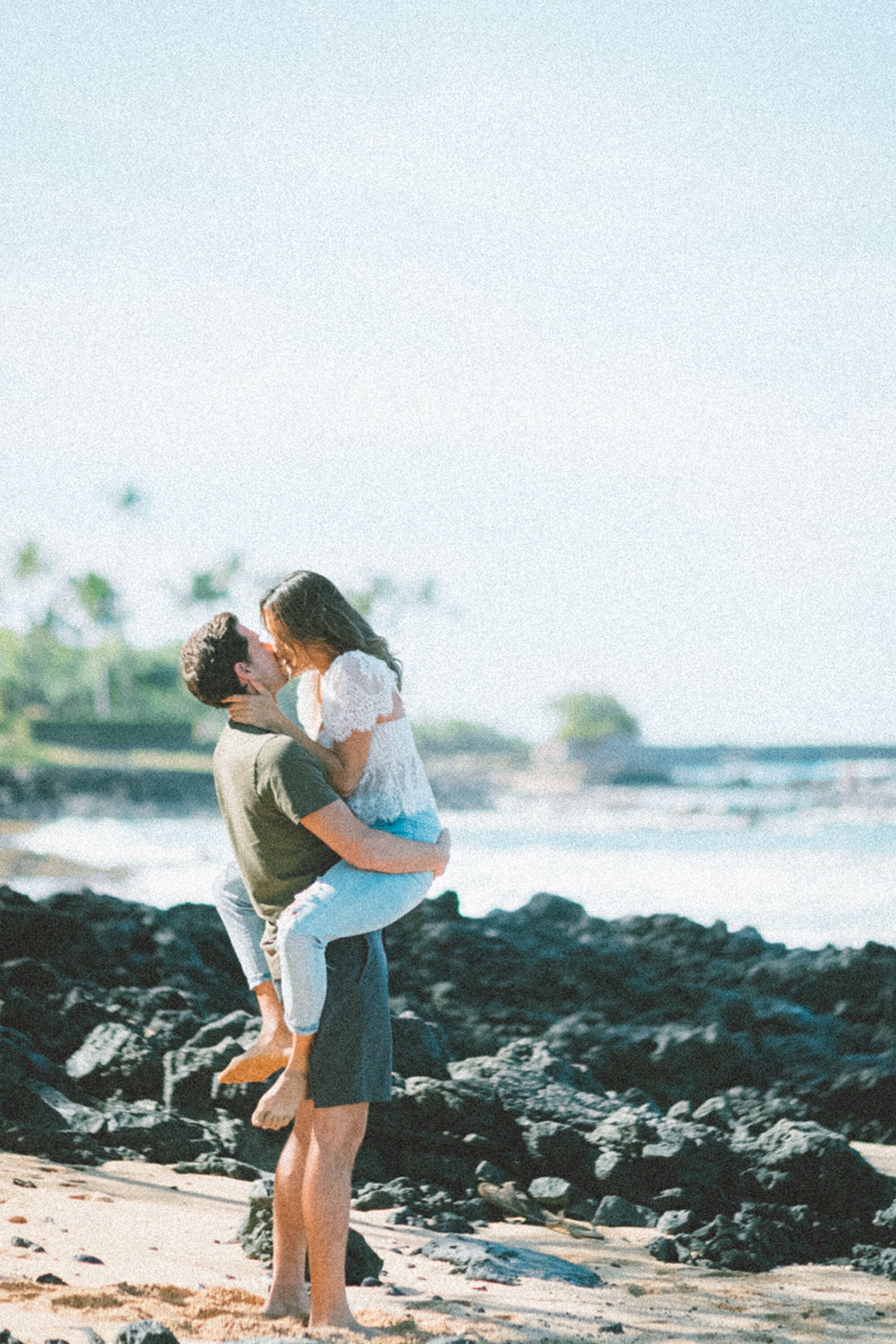 14_maui couples-9_Beautiful engagement Maui Beach engagement honeymoon session Makena cove beach Andaz Wailea.jpg
