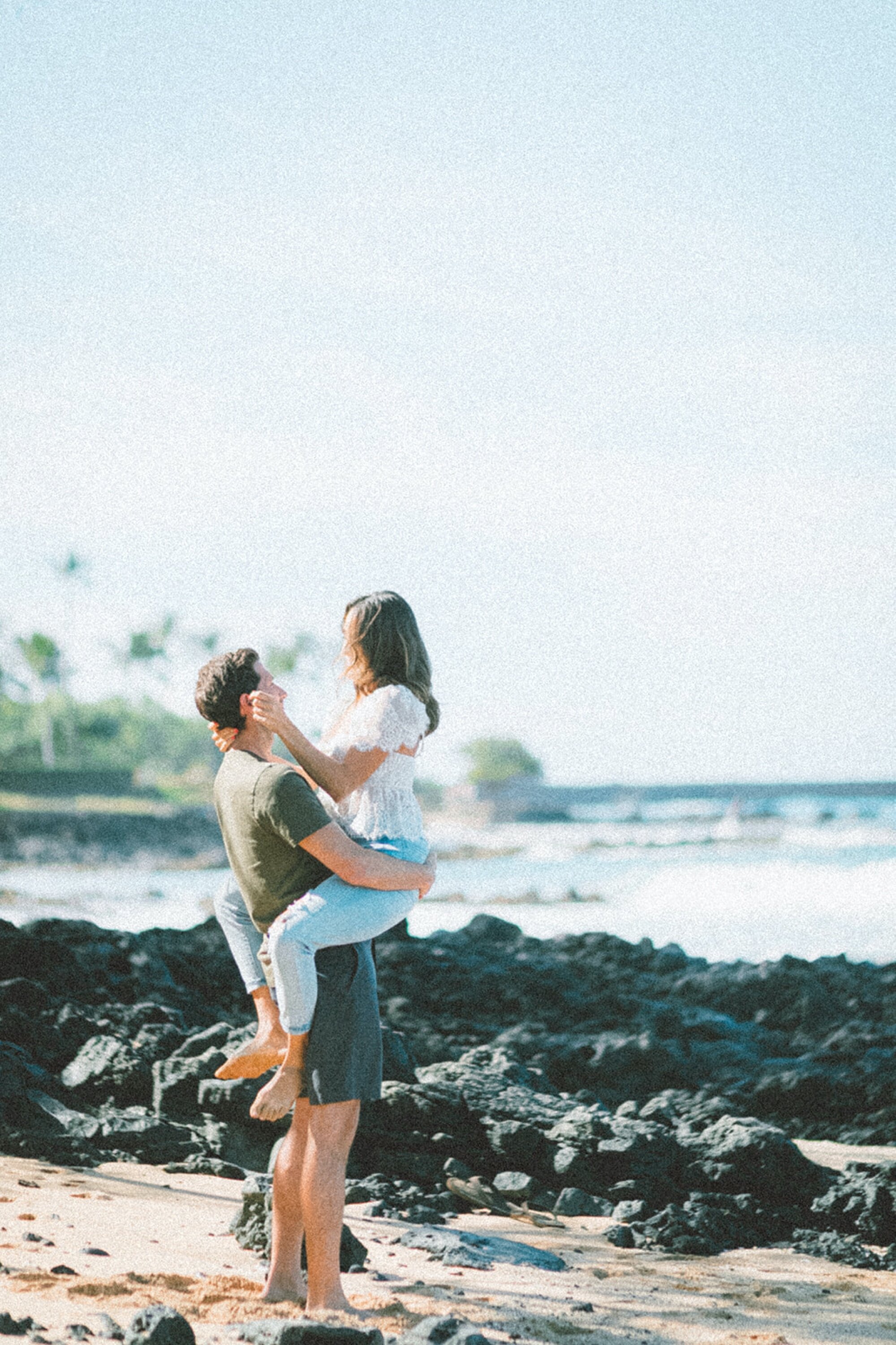 25_maui couples-8_Beautiful engagement Maui Beach engagement honeymoon session Makena cove beach Andaz Wailea.jpg
