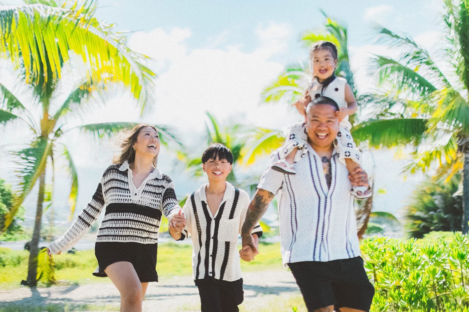 FAMNILY PORTRAITS • Fun Kona Beach family Session