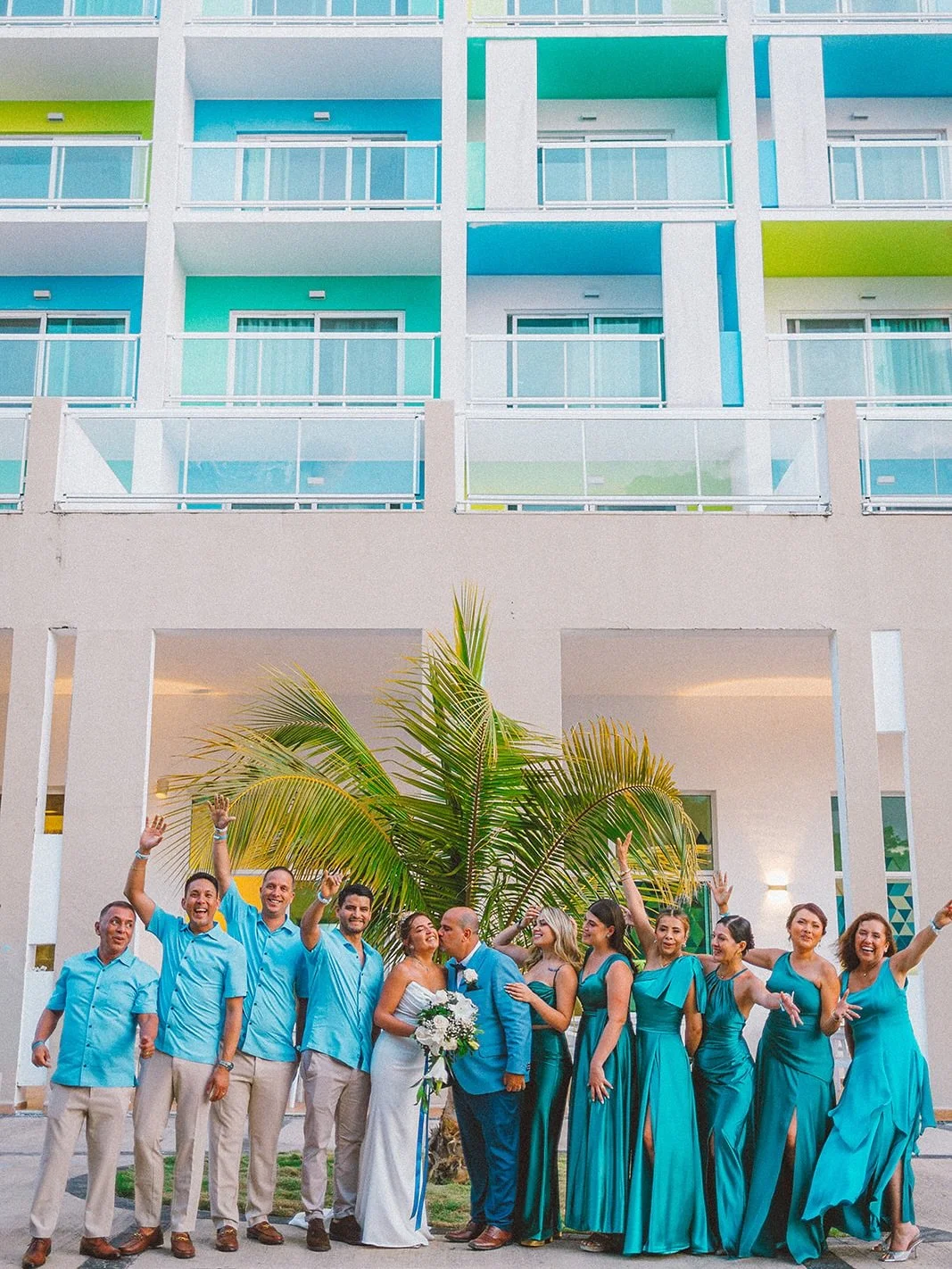 POV. Tu Boda en Cuba 🥹🇨🇺. 

@cbtviajesperu ✈️🫶🏽

 #destinationweddingphotography #varadero #varaderocuba #iberostarvaradero #bodasdestino #fotografadebodas #bodasenlaplaya #weddingphotoinspiration  #peruweddingphotographer #fotografodebodas #fot
