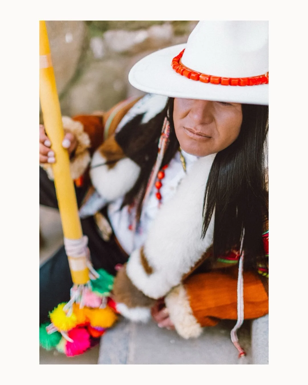 CHOLO FINO &mdash; II 🇵🇪
LA IDENTIDAD TAMBI&Eacute;N SE ESCUCHA.

En este segundo cap&iacute;tulo de CHOLO FINO, la tradici&oacute;n no solo se lleva puesta. Tambi&eacute;n se escucha.

La quena, uno de los instrumentos m&aacute;s antiguos de los A