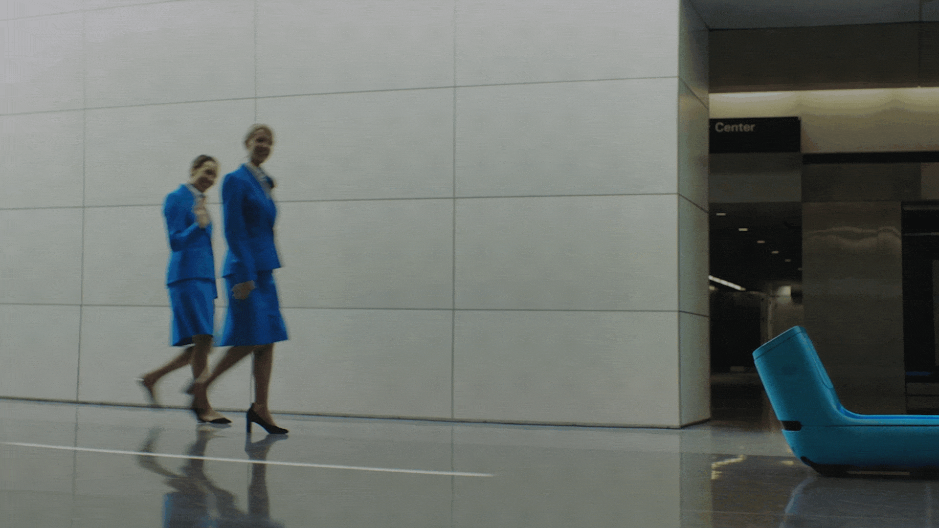 KLM_Care_E_clip04.gif