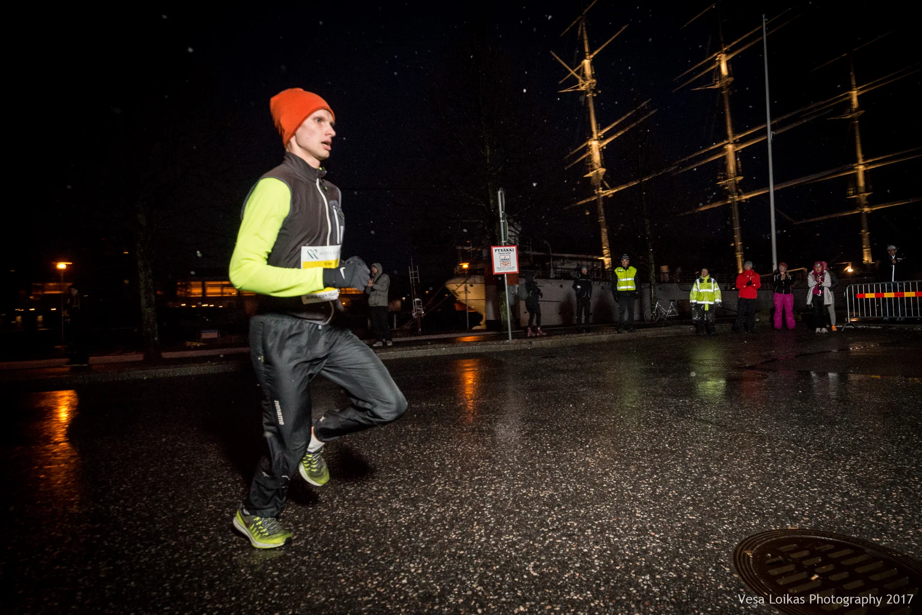 008_Aurajoen_Yojuoksu-2017_MIDRACE_photo_VESA_LOIKAS_PHOTOGRAPHY.jpg