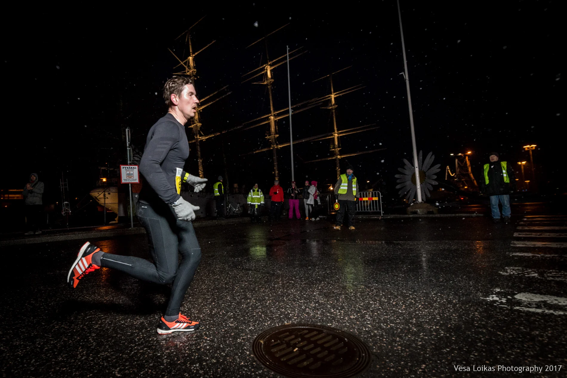 010_Aurajoen_Yojuoksu-2017_MIDRACE_photo_VESA_LOIKAS_PHOTOGRAPHY.jpg