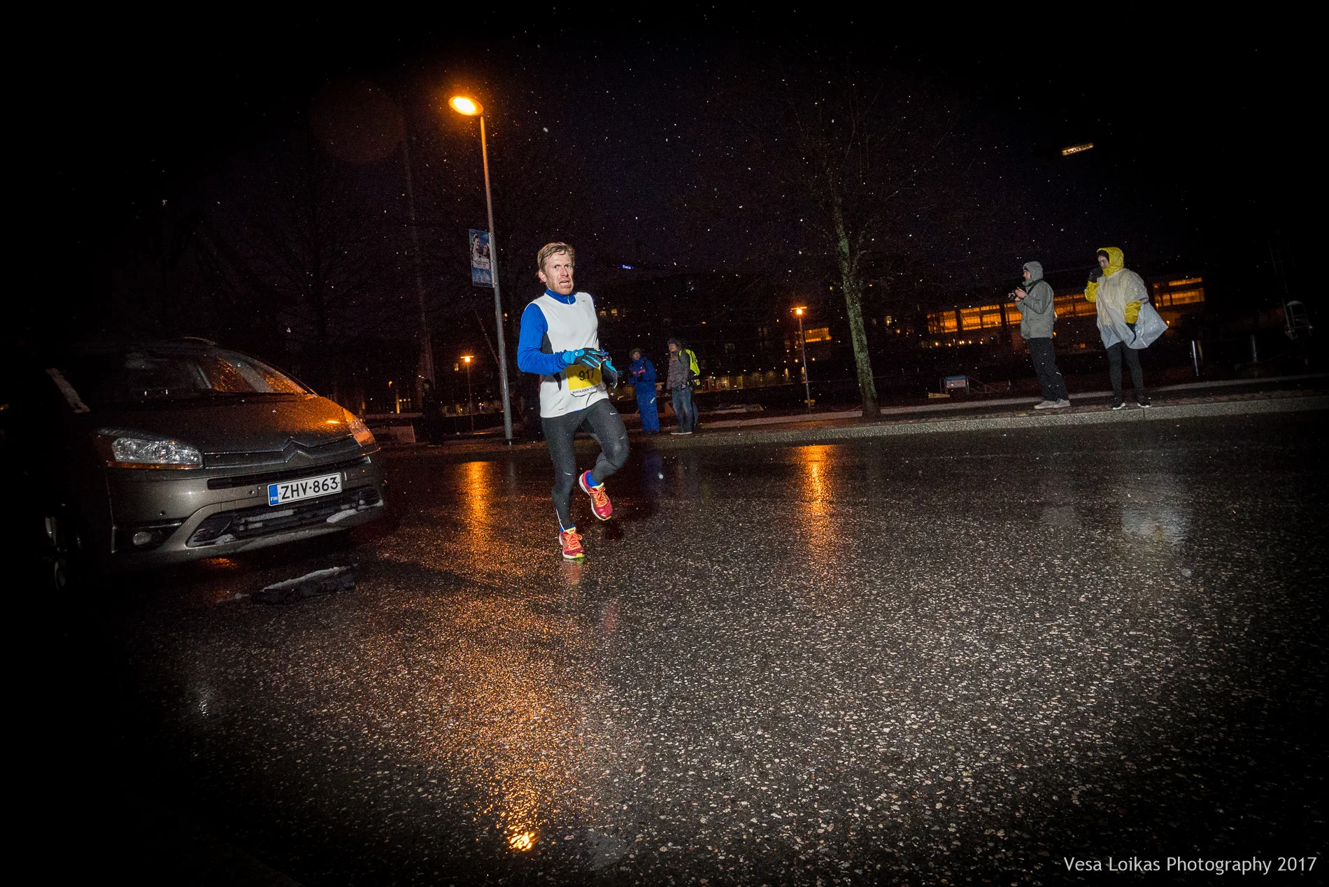 019_Aurajoen_Yojuoksu-2017_MIDRACE_photo_VESA_LOIKAS_PHOTOGRAPHY.jpg
