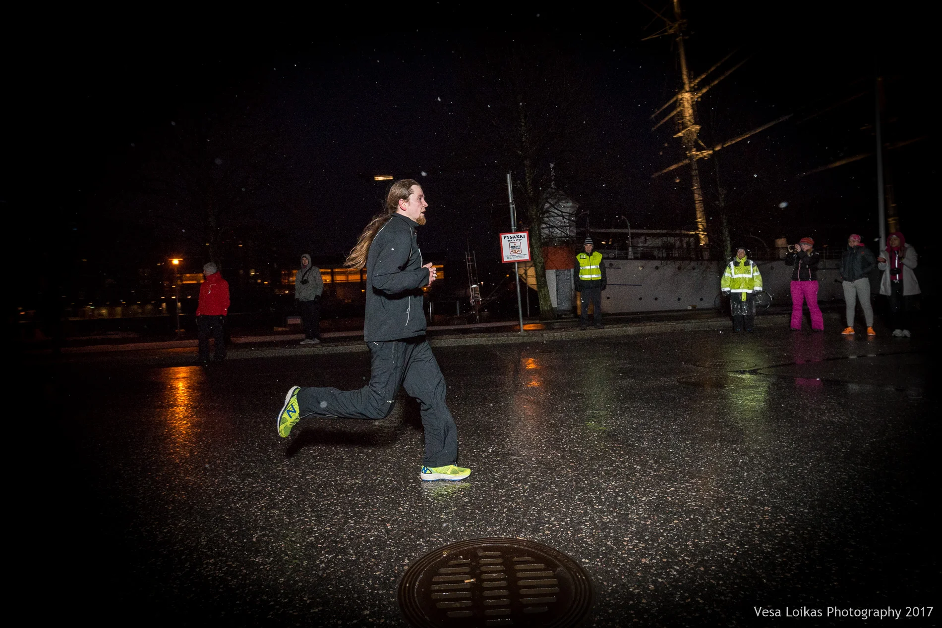 024_Aurajoen_Yojuoksu-2017_MIDRACE_photo_VESA_LOIKAS_PHOTOGRAPHY.jpg