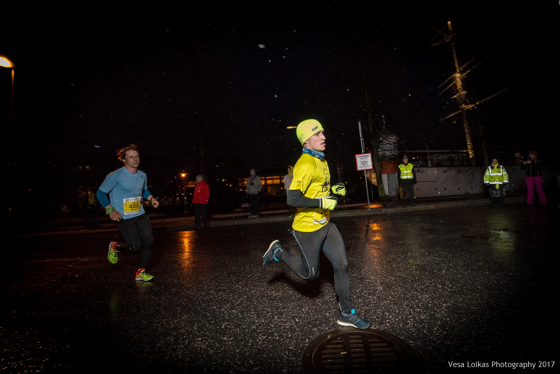 025_Aurajoen_Yojuoksu-2017_MIDRACE_photo_VESA_LOIKAS_PHOTOGRAPHY.jpg