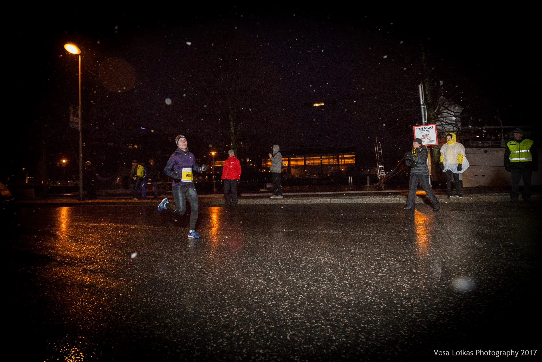 034_Aurajoen_Yojuoksu-2017_MIDRACE_photo_VESA_LOIKAS_PHOTOGRAPHY.jpg